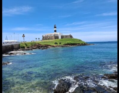 Quarto acolhedor uma quadra da praia do Porto da Barra